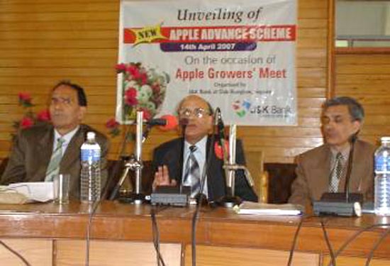 Fruit Growers Meet in Apple Town: JK Bank launches new Apple Advance S…