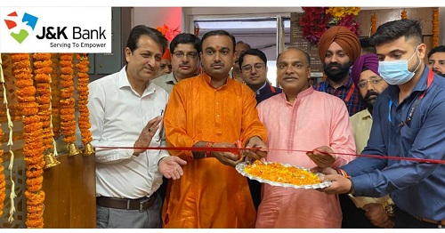 On Navratra eve, J&K Bank establishes special currency counter at… On Navratra eve, J&K Bank establishes special currency counter at…