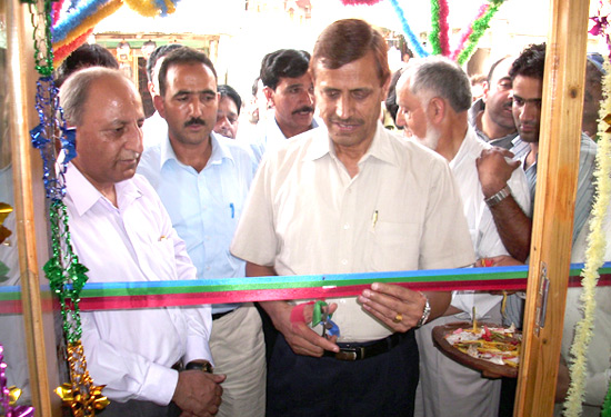 Kangan gets J&K Bank ATM Kangan gets J&K Bank ATM